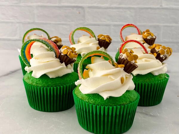 Pot Of Gold Cupcakes Pot Of Gold Cupcakes