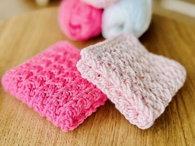 Little Kisses Washcloth: Crossed Double Crochet Pattern