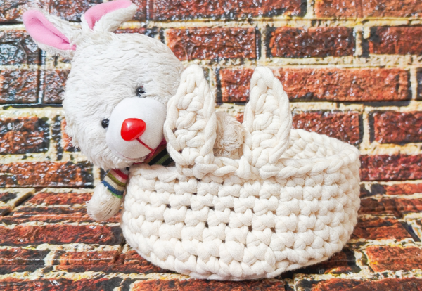 Easy T-shirt Yarn Crochet Easter Bunny Basket Easy T-shirt Yarn Crochet Easter Bunny Basket
