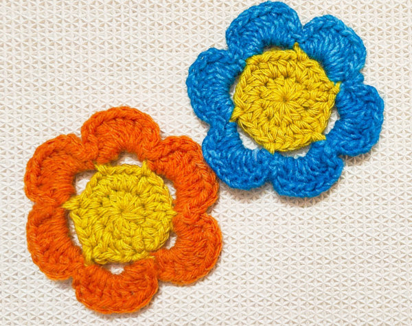 How To Crochet A Simple Flower Embellishment How To Crochet A Simple Flower Embellishment