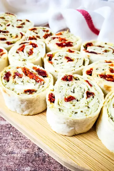Pesto Sun-dried Tomato Pinwheels Pesto Sun-dried Tomato Pinwheels