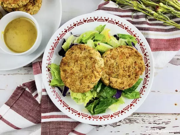 Salmon Patties With Honey Mustard Sauce Salmon Patties With Honey Mustard Sauce