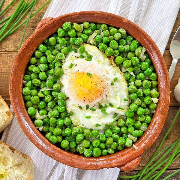 Spanish Garlic Peas With Eggs Quick Easy 20 Minute Recipe Spanish Garlic Peas With Eggs | Quick & Easy 20 Minute Recipe