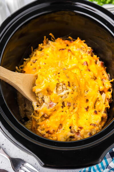 Cheesy Hashbrown Casserole in The Slow Cooker Cheesy Hashbrown Casserole (in The Slow Cooker!)