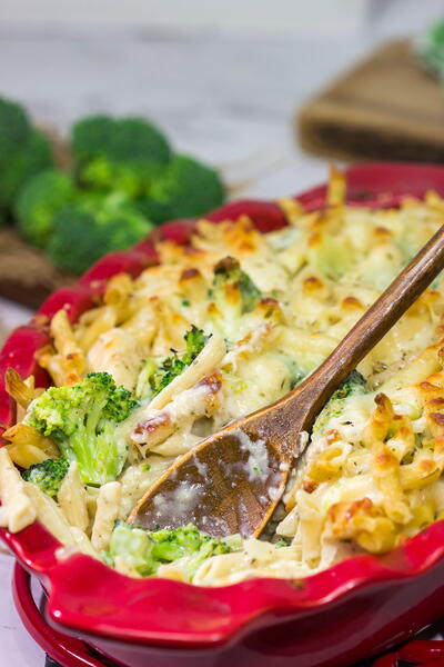 Cheesy Chicken And Broccoli Pasta Bake Cheesy Chicken And Broccoli Pasta Bake
