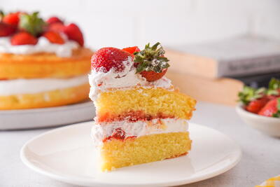 Victoria Sponge Cake With Balsamic Strawberries