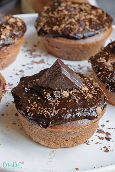 Chocolate Brownie Cupcakes With Berries Chocolate Brownie Cupcakes With Berries