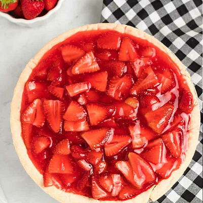 Super Easy Fresh Strawberry Pie