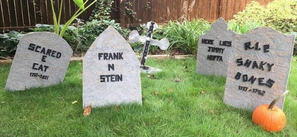Easy Diy Halloween Tombstones And Gravestones Easy Diy Halloween Tombstones And Gravestones