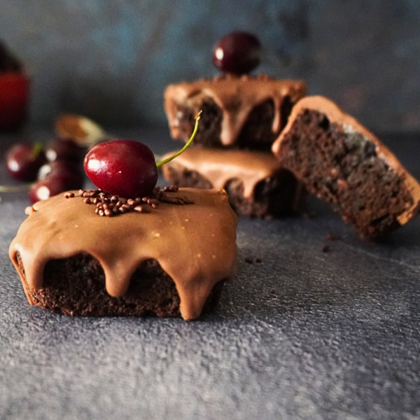 Easy Black Forest Fudgy Brownies with Chocolate And Cherries Easy Black Forest Fudgy Brownies (with Chocolate And Cherries)