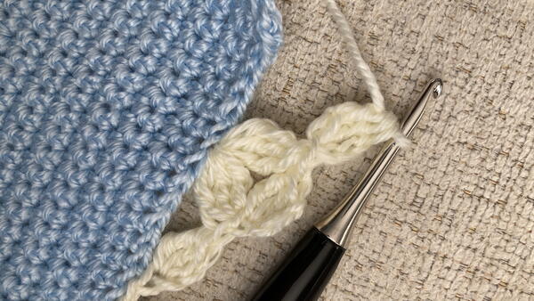 Crochet Daisy Scallop Floral Border Pattern Crochet Daisy Scallop Floral Border Pattern