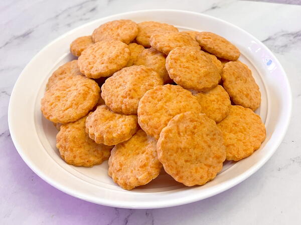 Cheddar Shortbread Crackers Cheddar Shortbread Crackers