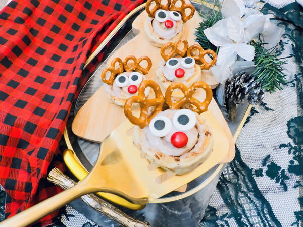 Reindeer Christmas Cinnamon Rolls Reindeer Christmas Cinnamon Rolls