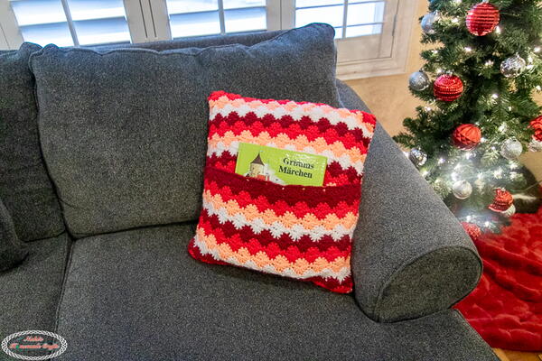 Harlequin Pillow With Book Pocket Harlequin Pillow With Book Pocket