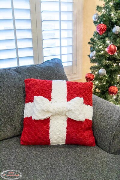 C2c Present Bow Pillow C2c Present Bow Pillow