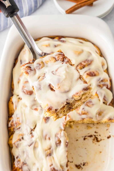 Easy Cinnamon Roll Breakfast Casserole Easy Cinnamon Roll Breakfast Casserole
