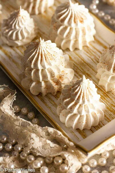 Easy Meringue Christmas Trees Easy Meringue Christmas Trees!