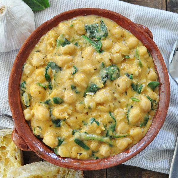 Creamy Garlic Spinach Chickpeas Quick Easy One-pot Recipe Creamy Garlic & Spinach Chickpeas | Quick & Easy One-pot Recipe