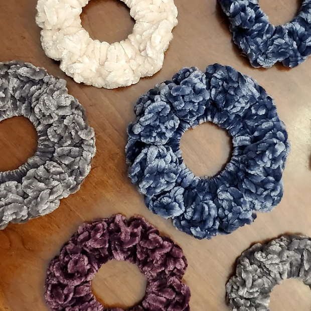 Easy Crochet Velvet Scrunchies Easy Crochet Velvet Scrunchies