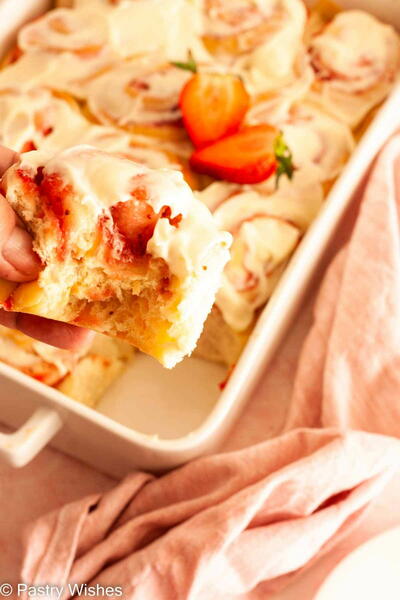 Strawberries And Cream Cinnamon Rolls Strawberries And Cream Cinnamon Rolls