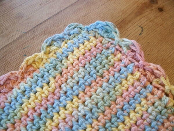 Crochet Potholder With Scalloped Edge Crochet Potholder With Scalloped Edge