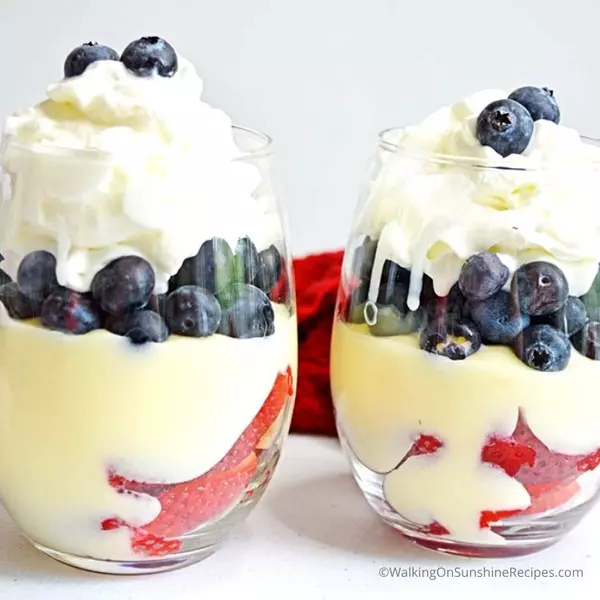 No Bake Cheesecake Pudding Parfaits With Fresh Berries No Bake Cheesecake Pudding Parfaits With Fresh Berries