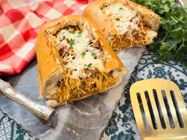 Spaghetti Stuffed Garlic Bread Spaghetti Stuffed Garlic Bread