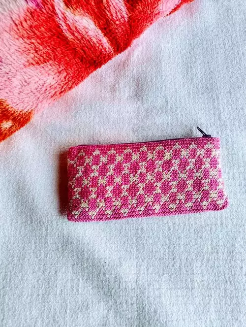 Easy Crochet Pouch In Geometric Shape - Rosy Weave Pouch Easy Crochet Pouch In Geometric Shape - Rosy Weave Pouch