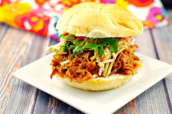 Slow Cooker Pulled Pork On A Bun Slow Cooker Pulled Pork On A Bun