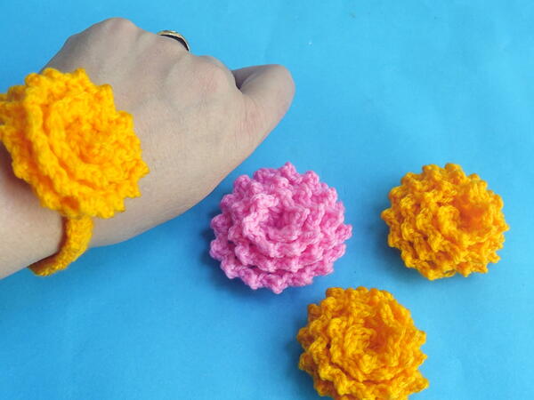 Diy Scrunchie With Flower Pattern Diy Scrunchie With Flower Pattern