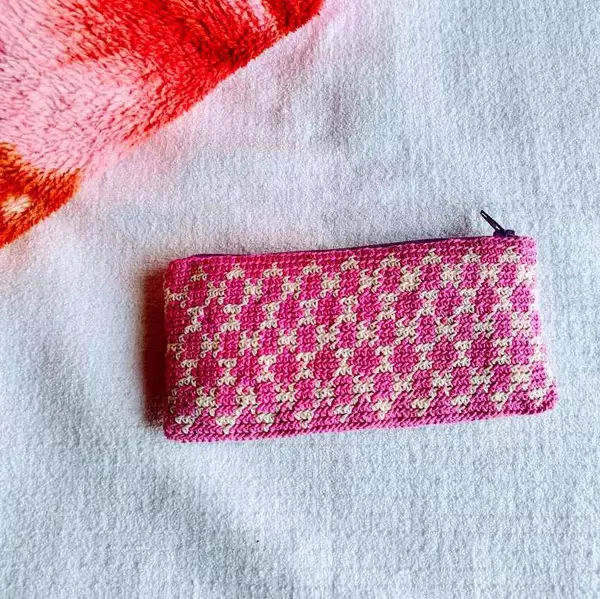 Easy Crochet Pouch In Geometric Shape - Rosy Weave Pouch Easy Crochet Pouch In Geometric Shape - Rosy Weave Pouch