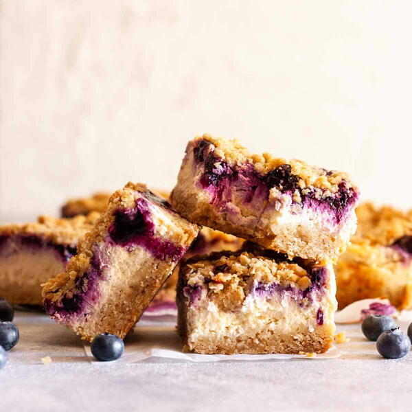 Easy Blueberry Cheesecake Crumble Bars Easy Blueberry Cheesecake Crumble Bars!
