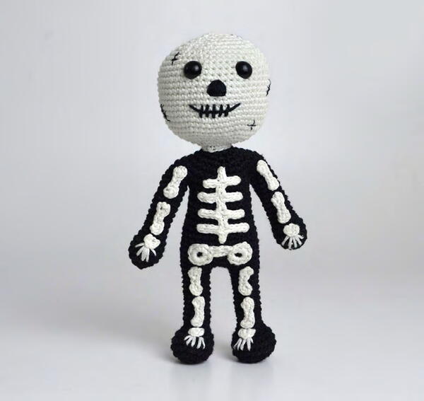 Glow-in-the-dark Skeleton Amigurumi A Spooky Crochet Pattern Glow-in-the-dark Skeleton Amigurumi: A Spooky Crochet Pattern