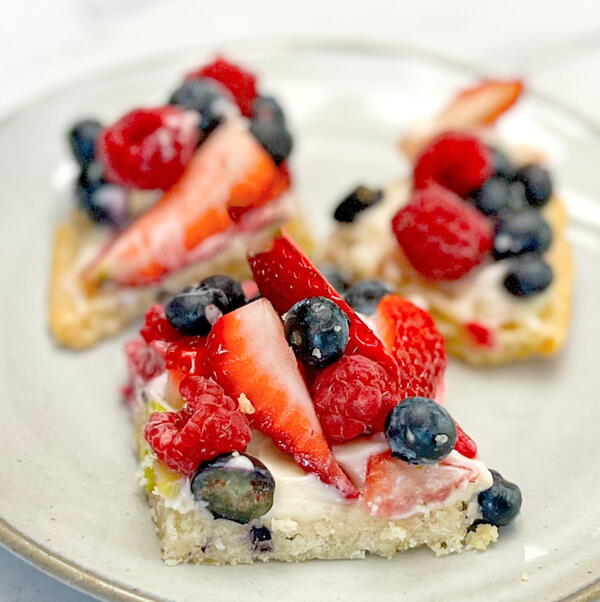 Easy Fruit Pizza Easy Fruit Pizza
