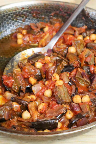 Lebanese Moussaka maghmour Vegan Eggplant Chickpea Stew Recipe Lebanese Moussaka (maghmour) – Vegan Eggplant & Chickpea Stew Recipe