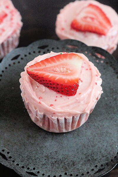 Strawberry Cupcakes With Strawberry Cream Cheese Frosting Strawberry Cupcakes With Strawberry Cream Cheese Frosting
