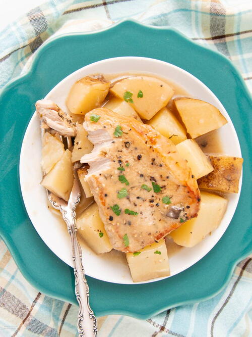 Slow Cooker Pork Chops With Potatoes And Creamy Gravy Slow Cooker Pork Chops With Potatoes And Creamy Gravy