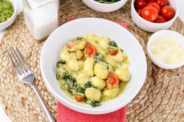 Gnocchi With Creamy Pesto Sauce Gnocchi With Creamy Pesto Sauce