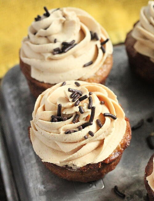 Banana Bread Cupcakes With Peanut Butter Frosting Banana Bread Cupcakes With Peanut Butter Frosting