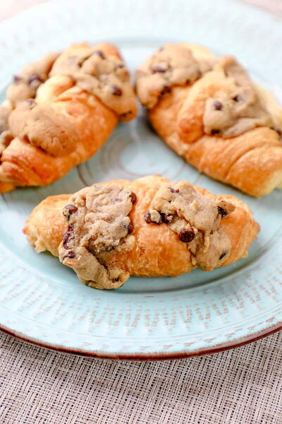 Easy Cookie Dough Croissant Easy Cookie Dough Croissant
