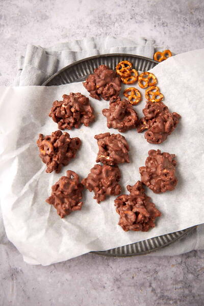No-bake Chocolate Clusters With Pretzels And Pecans No-bake Chocolate Clusters With Pretzels And Pecans