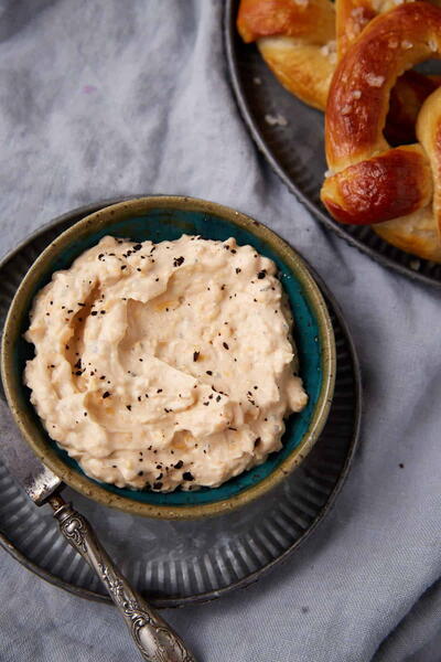 Creamy Beer Cheese Spread A Classic Kentucky Appetizer Creamy Beer Cheese Spread – A Classic Kentucky Appetizer