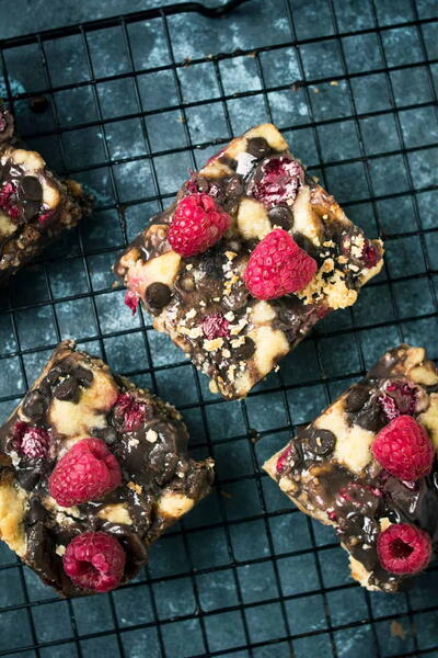 Dark Chocolate Raspberry Bars With Shortbread Crust Dark Chocolate Raspberry Bars With Shortbread Crust