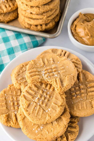 Peanut Butter Cookies 3 Ingredients Peanut Butter Cookies (3 Ingredients!)