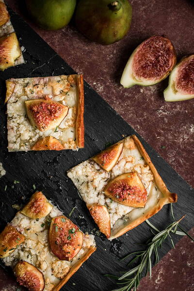 Easy Fig And Goat Cheese Appetizer With Puff Pastry Easy Fig And Goat Cheese Appetizer With Puff Pastry