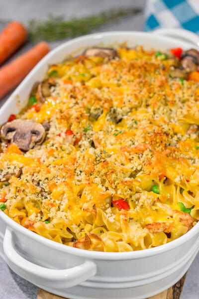 Cheesy Chicken Noodle Casserole Cheesy Chicken Noodle Casserole