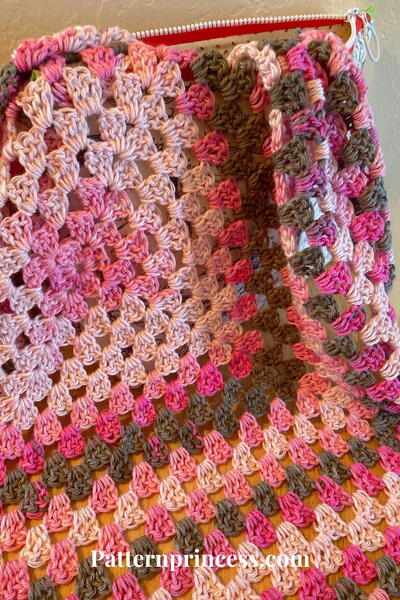 Sweet Berry Continuous Granny Square Baby Blanket Sweet Berry Continuous Granny Square Baby Blanket
