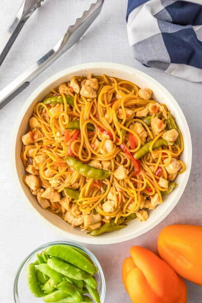 Honey Garlic Chicken Noodles in Under 30 Minutes Honey Garlic Chicken Noodles (in Under 30 Minutes!)