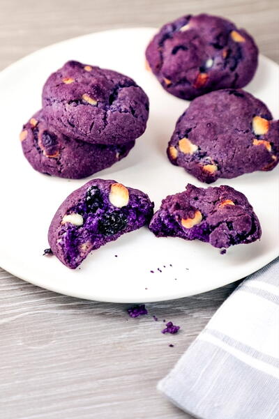 Blueberry White Chocolate Chip Cookies Blueberry White Chocolate Chip Cookies
