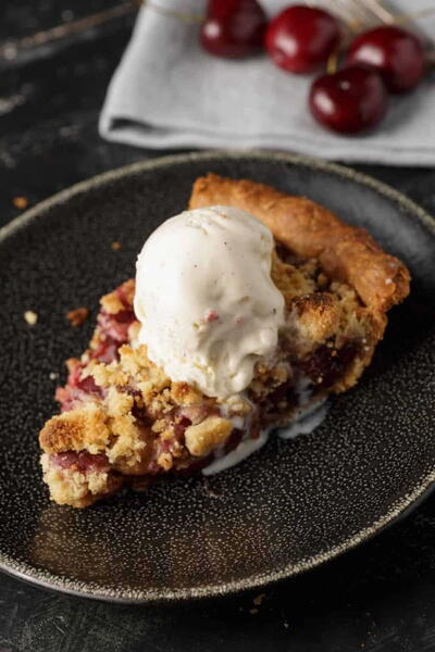 Fresh Cherry Pie With Crumb Topping Fresh Cherry Pie With Crumb Topping